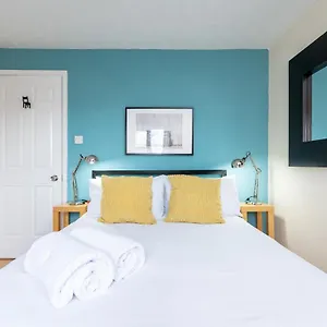  Holiday home Pass The Keys Spacious Townhouse With 900 Mbps Wifi And Parking United Kingdom